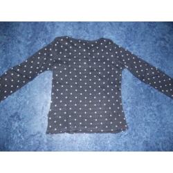 Te koop blauw / wit stippen WE shirt met knoopjes: 122-128