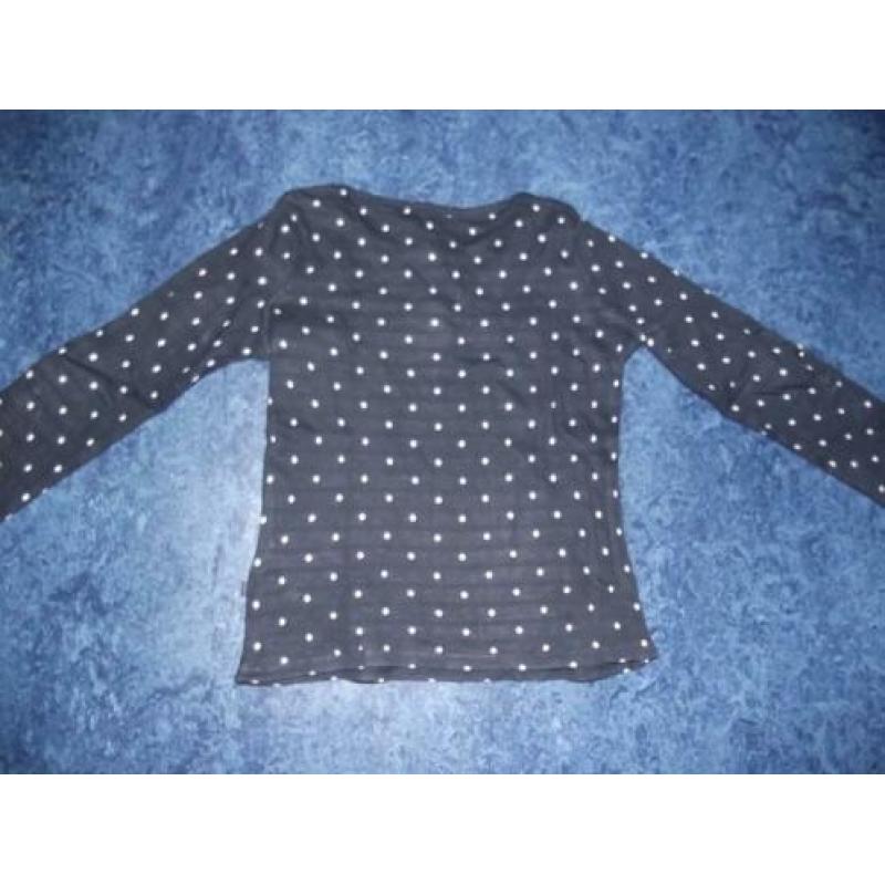 Te koop blauw / wit stippen WE shirt met knoopjes: 122-128