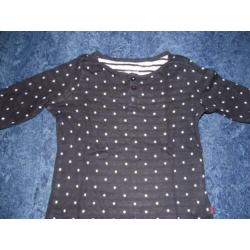 Te koop blauw / wit stippen WE shirt met knoopjes: 122-128