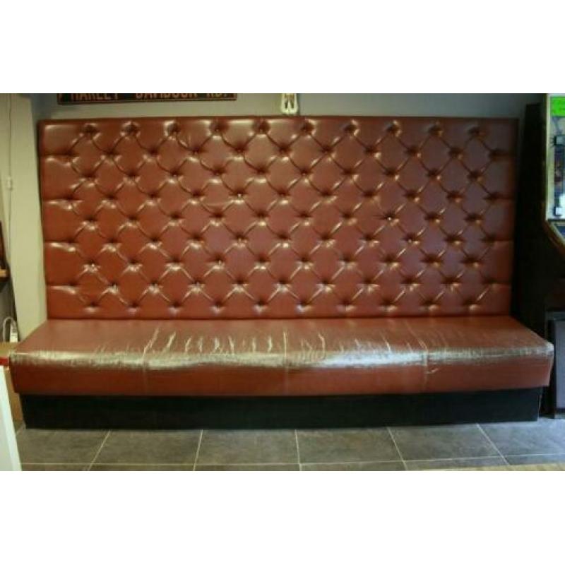 Stoere bank wandbank eetbank Chesterfield stijl vintage cafe