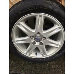 Volvo velgen 16 inch met winterbanden vredestijn snowtrac 2