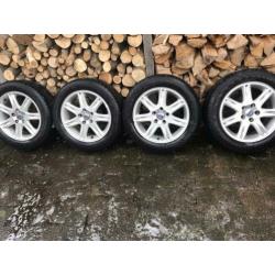 Volvo velgen 16 inch met winterbanden vredestijn snowtrac 2