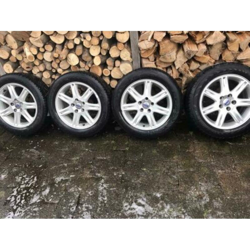 Volvo velgen 16 inch met winterbanden vredestijn snowtrac 2