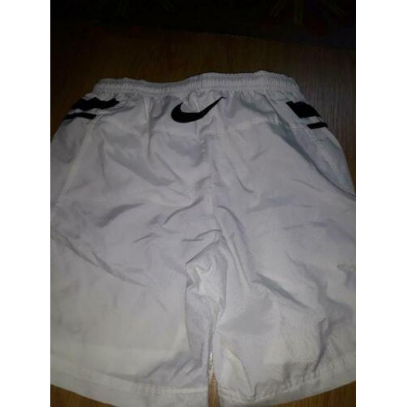 Nieuw Nike short gym voetbal maat 158