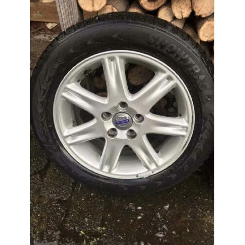 Volvo velgen 16 inch met winterbanden vredestijn snowtrac 2