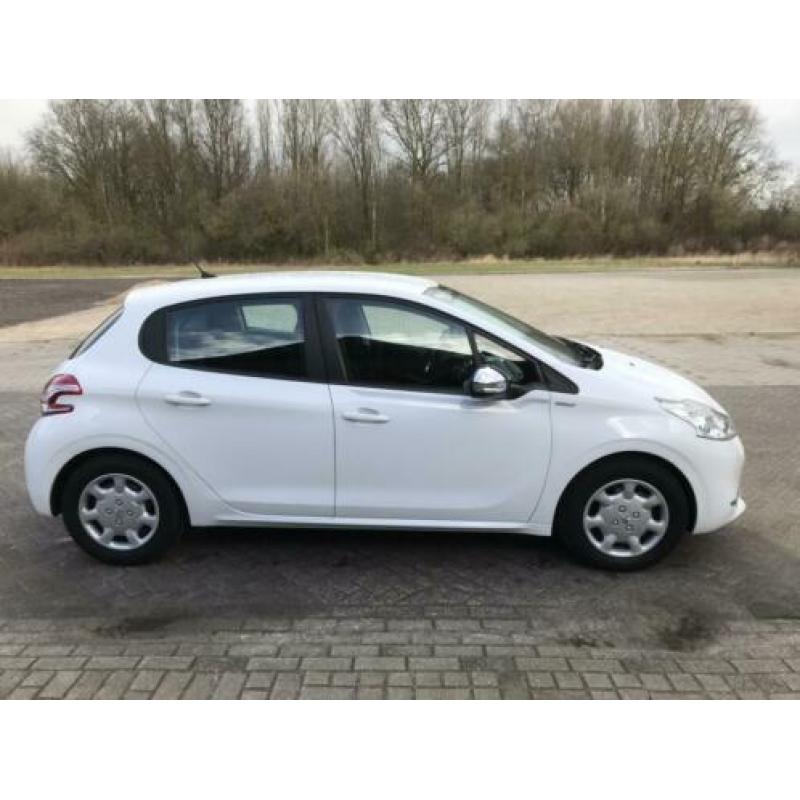 Peugeot 208 1.2 VTi Urban Soul. Navigatie.Cruise controle.wi