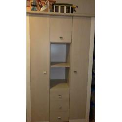 Kast plus commode en kapstok babykamer kinderkamer