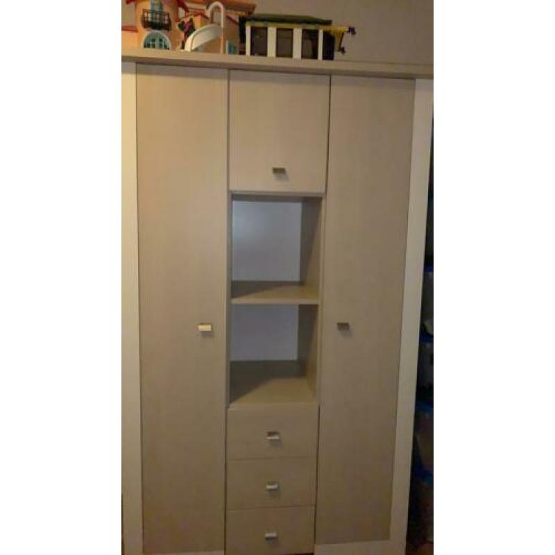 Kast plus commode en kapstok babykamer kinderkamer