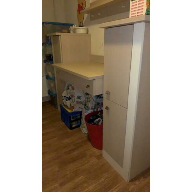 Kast plus commode en kapstok babykamer kinderkamer