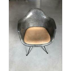 Unieke originele Charles Eames fiberglass chair