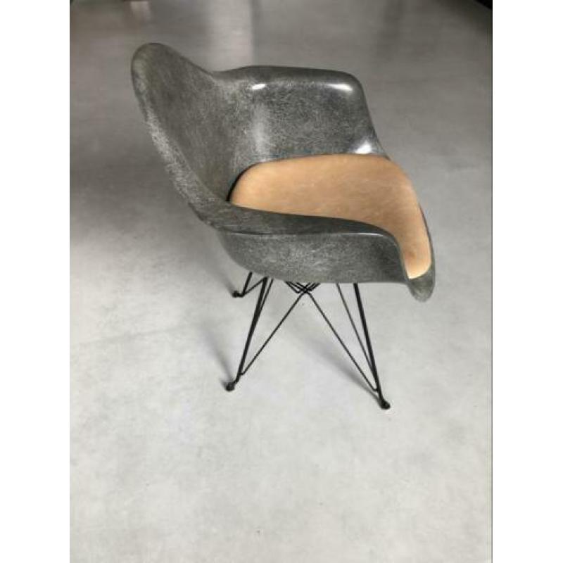 Unieke originele Charles Eames fiberglass chair