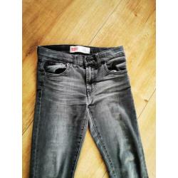 Levi's 510 Skinny maat 12