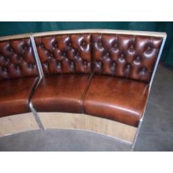 2 Unieke Industriele/Vintage Chesterfield banken Half Rond