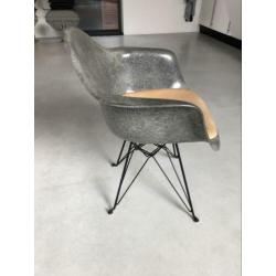 Unieke originele Charles Eames fiberglass chair