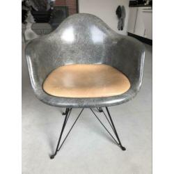 Unieke originele Charles Eames fiberglass chair