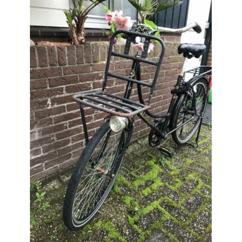 Omafiets met verlichting en slot