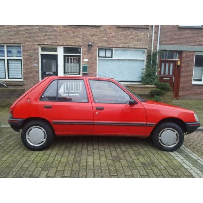 Peugeot 205,1991 Rood. Misschien wel Jouw nieuwe auto?