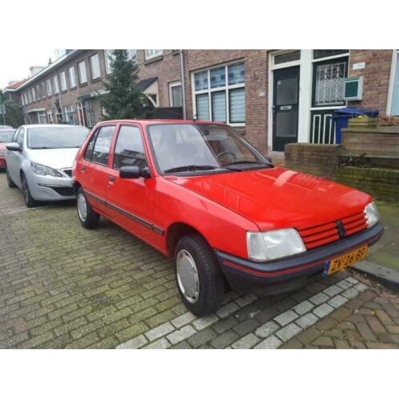 Peugeot 205,1991 Rood. Misschien wel Jouw nieuwe auto?