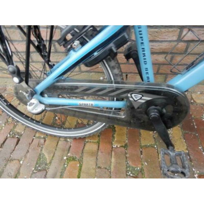 stoere blauwe 24 inch Sparta Booster met 3 versnellingen