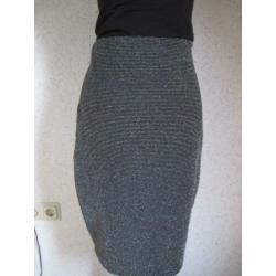 ZWARTE STRETCH ROK van JAZLYN. Maat:M/L