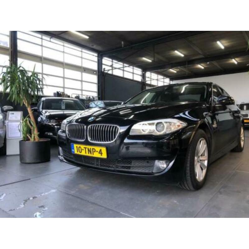 BMW 5-serie 520i 2.0 184 PK TWINTURBO AUT GROOT SCHERM NL AU