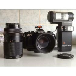 Canon AV 1 Body, 50 en 35-105 Lens, AGFA power Flits enz