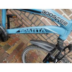 stoere blauwe 24 inch Sparta Booster met 3 versnellingen