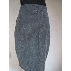 ZWARTE STRETCH ROK van JAZLYN. Maat:M/L