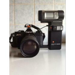 Canon AV 1 Body, 50 en 35-105 Lens, AGFA power Flits enz