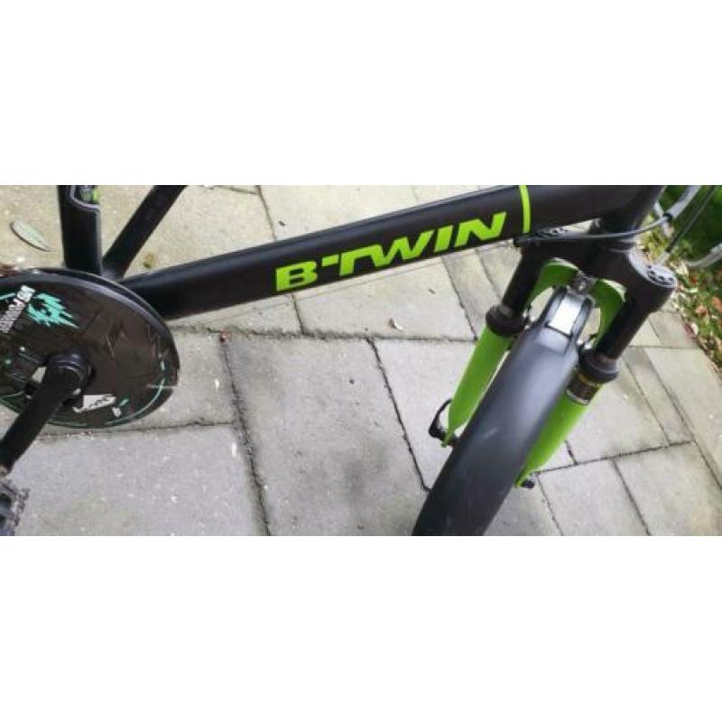 Crossfiets zwart/groen 20inch. Met 6 versnellingen .