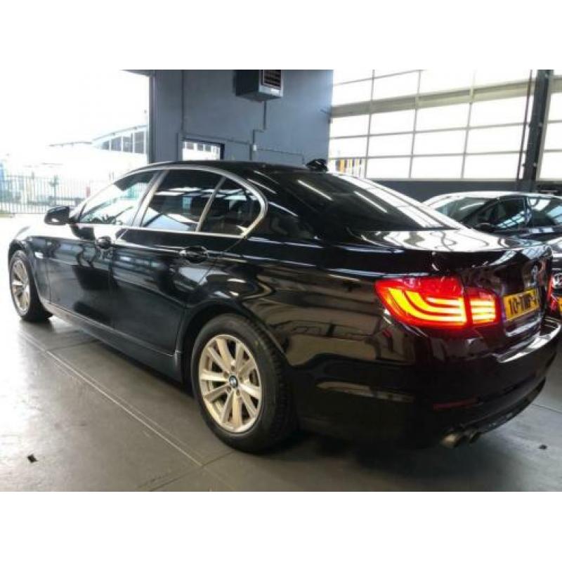 BMW 5-serie 520i 2.0 184 PK TWINTURBO AUT GROOT SCHERM NL AU