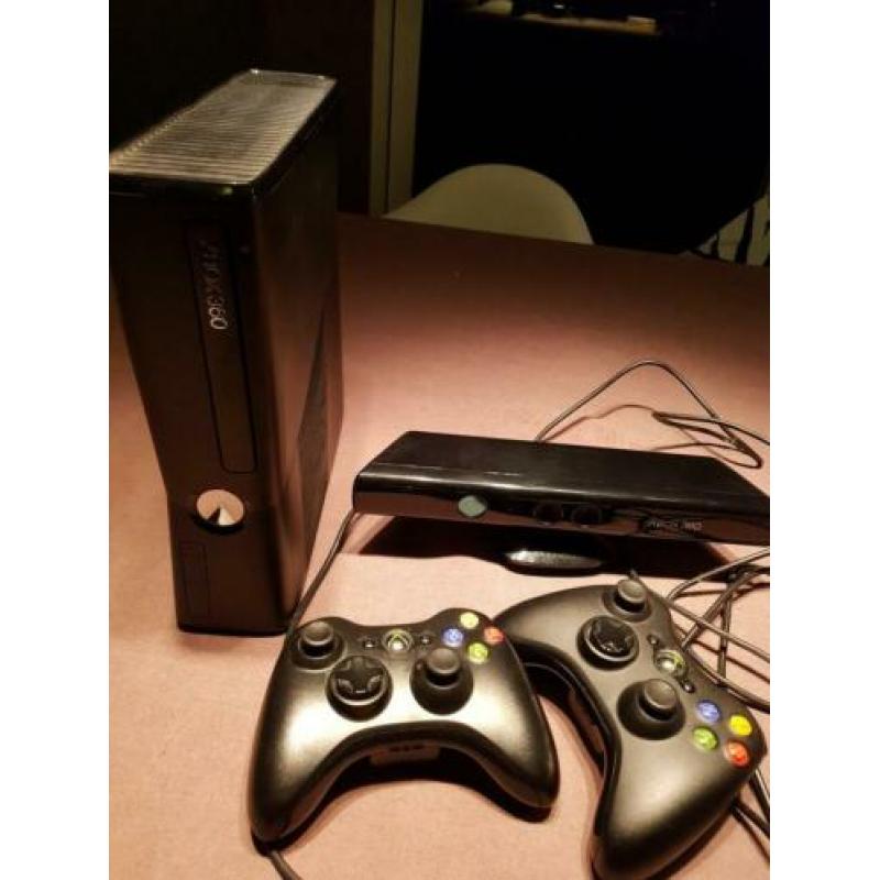 Xbox 360 250GB + kinect + 2 draadloze controllers + 7 games