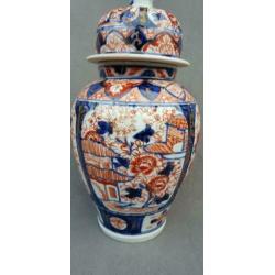 Japans porselein - imari dekselpot - hersteld - 32 cm hoog