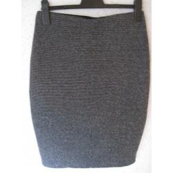 ZWARTE STRETCH ROK van JAZLYN. Maat:M/L