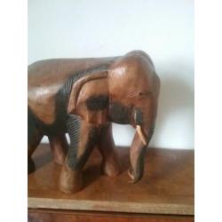 Mooie grote houten olifant