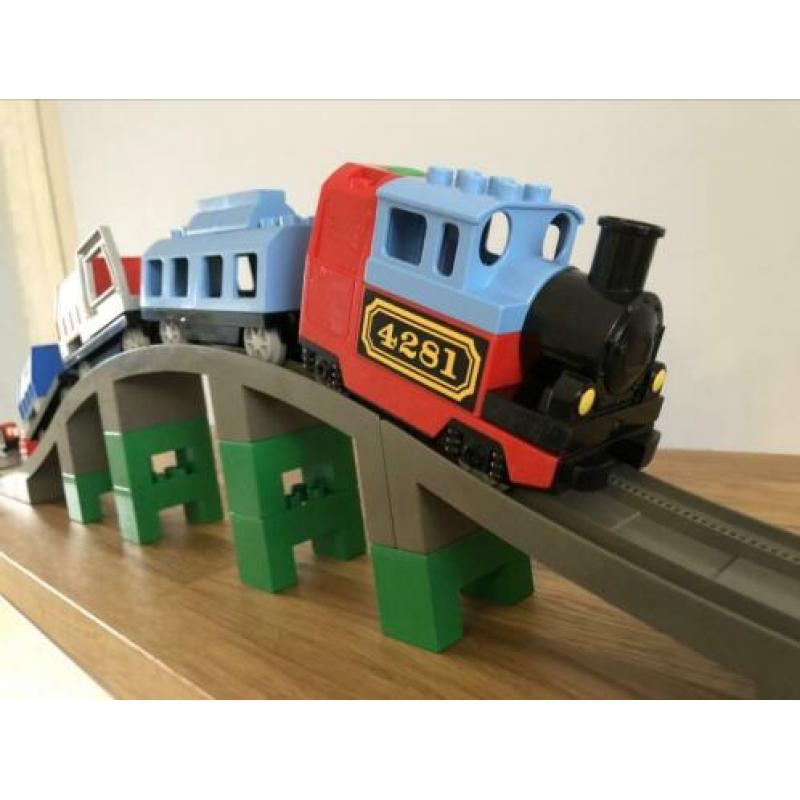 Duplo Lego goederentrein plus brug en accessoires