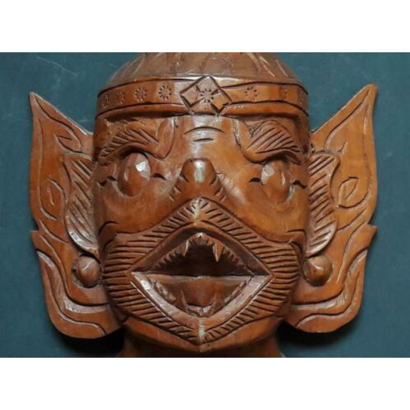 Houtsnijwerk Indonesië. Groot masker. Demon