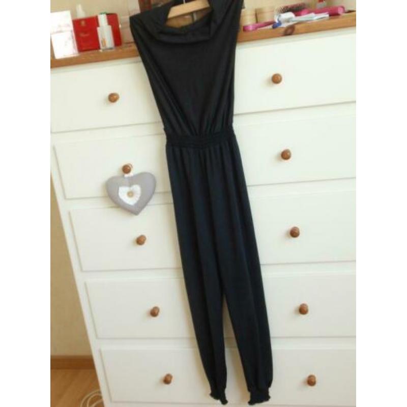 Girls: Supermooie Zwarte Jumpsuit maat 104/110