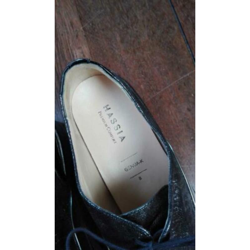 Te Koop: HASSIS Schoenen, lakleer, mt 42, K-Breedte. (J-71)