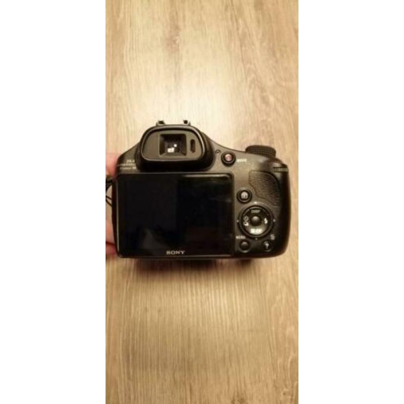 Sony Cybershot DSC HX400V + flitser, accu's, 2 Lowe tassen