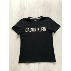 Als nieuw zwart t-shirt van Calvin Klein maat 140