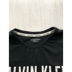 Als nieuw zwart t-shirt van Calvin Klein maat 140