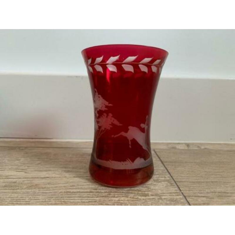 Boheems rood glas met Hert gravure curve model