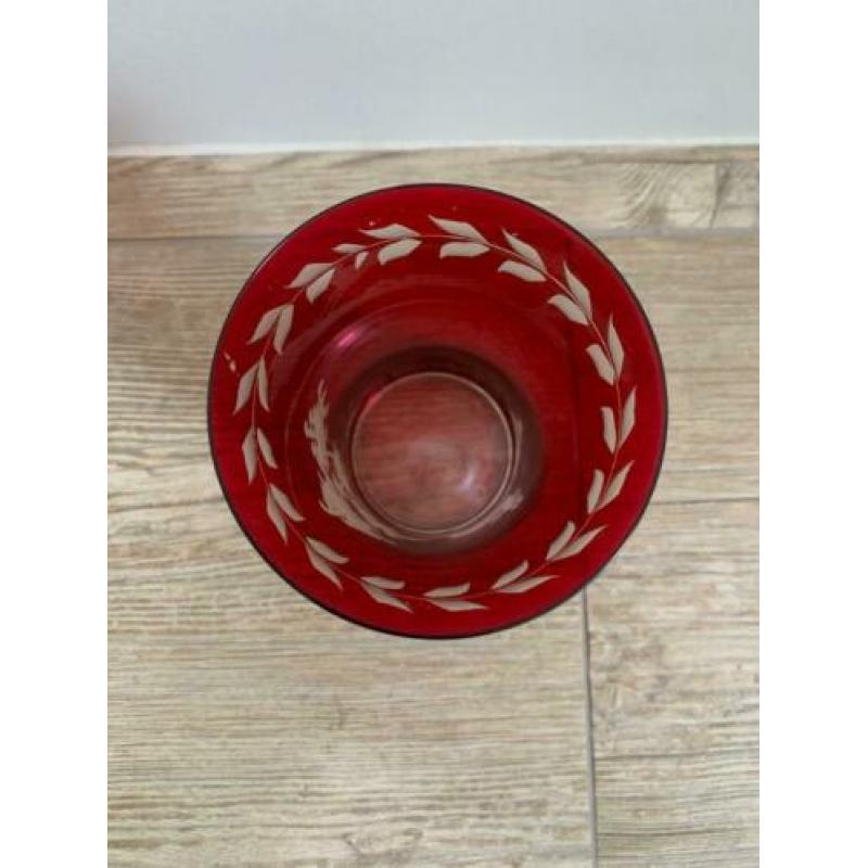 Boheems rood glas met Hert gravure curve model