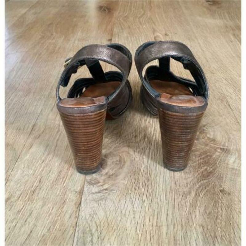 Fantastische bronskleurige sandalen met hoge hak (leer)