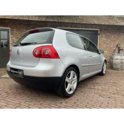 Volkswagen Golf 2.0 FSI Sportline