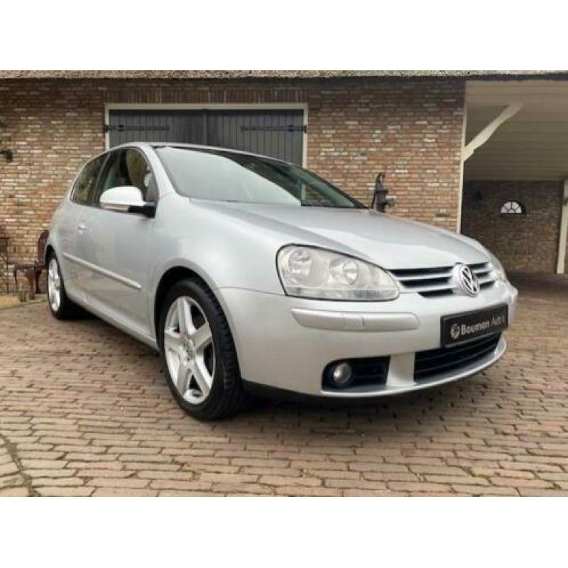 Volkswagen Golf 2.0 FSI Sportline