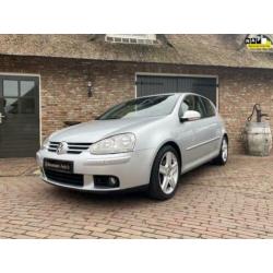 Volkswagen Golf 2.0 FSI Sportline