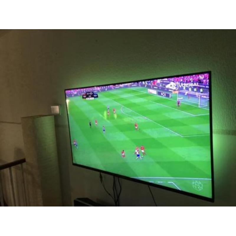 Philips 60PFL8708: vierzijdig Ambilight met soundbar