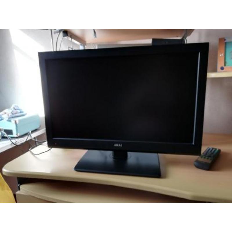 Te koop. Akai led tv. Met wandsteun. 55 cm schuin gemeten.